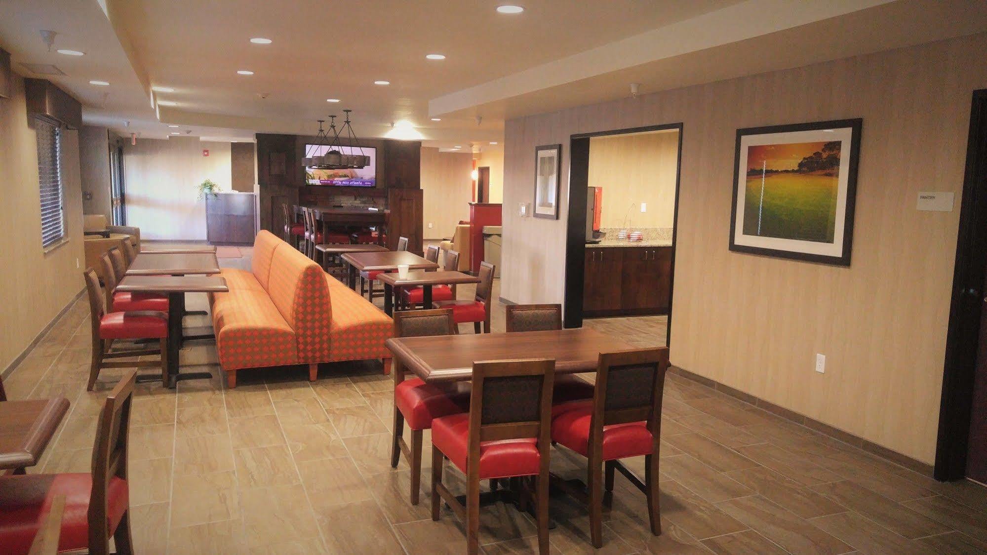 Inn At Hunters Run Watford City Exterior foto
