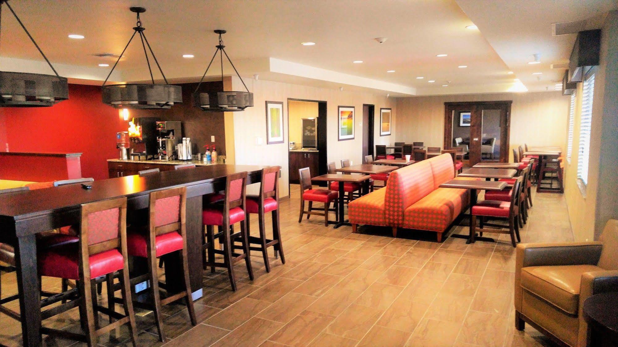 Inn At Hunters Run Watford City Exterior foto